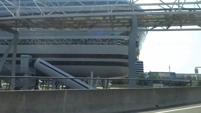 Aruna & Hari Sharma Arriving Frankfurt Airport from Radisson Blu Hotel, Aug 13, 2015 смотреть онлайн