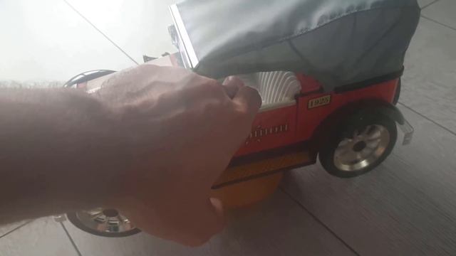 Vintage toys Duesenberg Phaeton 1925 made entirely from metal sheet. смотреть онлайн