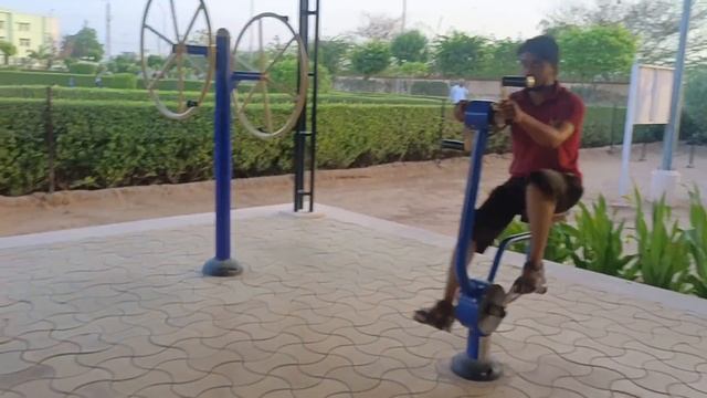 MDH Park Nagaur Me Lagi exercise karne ki machine hai aur exercise karte log My New Park Vlog 🏋️🏃🧎🏋 смотреть онлайн