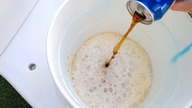 Experiment !! EGG vs Coca Cola, Fanta, Pepsi, Mtn Dew, Yedigün and Mentos in toilet смотреть онлайн