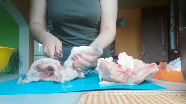 режу курицу как маньяк почти 2 минуты смотреть онлайн