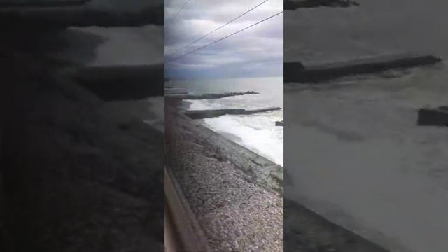 По побережью на поезде. Красиво смотреть онлайн