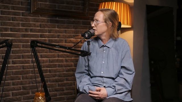 Миграция и реальность водителей фур - интервью с Анной Вайрих смотреть онлайн