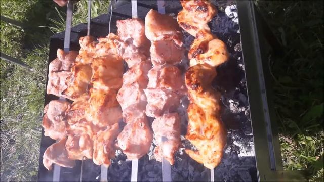 Залипательное вкусное видео для души. Жарим шашлыки. смотреть онлайн