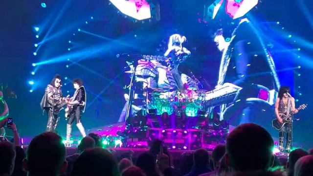 KISS "Tears are Falling" Live Buffalo 2020 смотреть онлайн