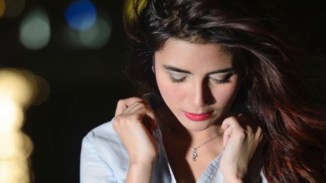 Indonesian Sexy  Girl - Smart Sexy Look With Julie Sagita