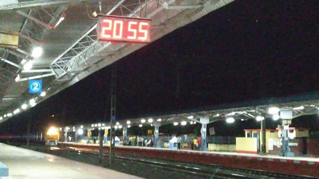 Purple color EMU Local train Dangerous & Furious skipped the station|| Indian Railways смотреть онлайн