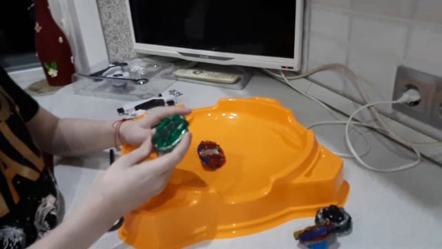 Обзор двух бейблейдов смотреть онлайн