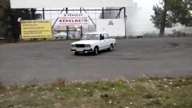 Lada 2107 Gumifüstöltetés смотреть онлайн
