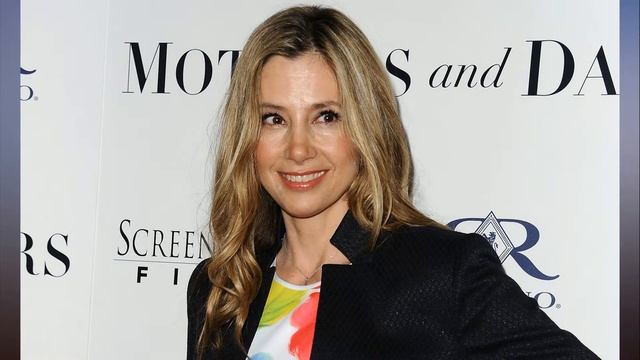 'I Am So Sorry, Dylan ' Mira Sorvino Apologizes to Dylan Farrow for Working With Woody Allen смотреть онлайн