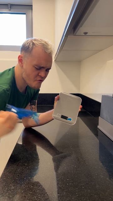 В ОАЭ дешевле чем в России #shorts #dubai #amazon #food #delivery #еда #interesting #russian #oae смотреть онлайн