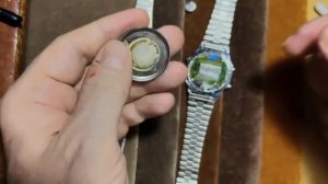 Как правильно устанавить батарейку в часы Монтана