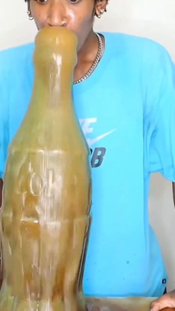 World’s Largest Bottle Of Coke And Mentos смотреть онлайн