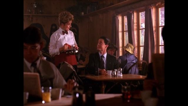Twin Peaks S01E02 - Cooper orders breakfast [David Lynch, 1990] смотреть онлайн