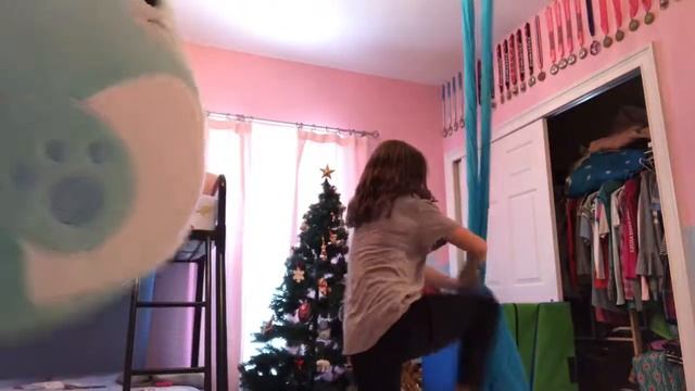 Knot drops on the aerial silk with a koala face photo bomb смотреть онлайн