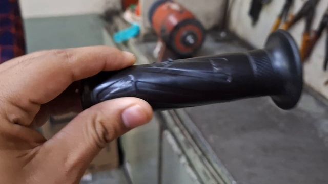 INSTALLING BARACUDA GRIPS ON MY YBZ125DX| NEW LOOKS| GRIPS|MODIFICATION ON YBZDX|ALIVLOGSADVENTURES смотреть онлайн