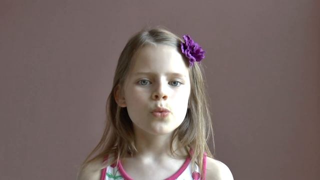 Moederdagliedje 2015 door Marjolein, 8 jaar смотреть онлайн
