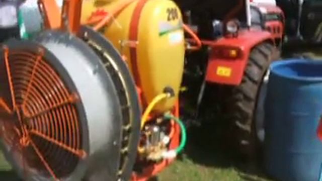 TRATOR FOTON 254 4X4 BOMBA KAWASHIMA S-40F PULVERIZADOR STIVANIN.AVI смотреть онлайн