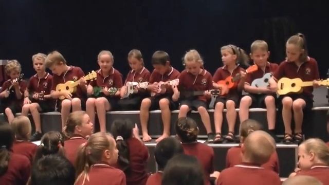Clementine by the Huia Range School Ukulele Group 2013 смотреть онлайн