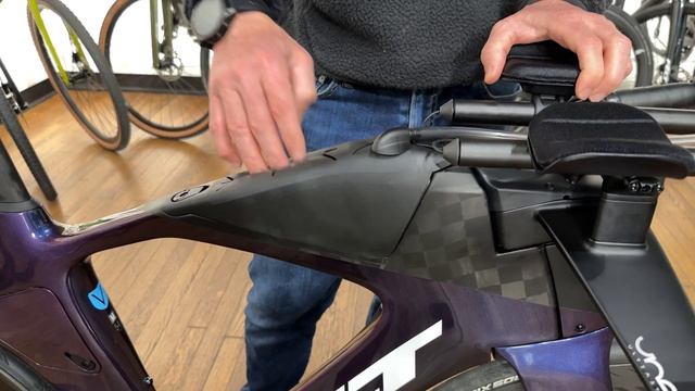Unleashing Speed: 2024 Felt IA 2.0 Tri Bike Review | Shimano DuraAce Di2, Zipp Super 9 Disc, OSPW смотреть онлайн