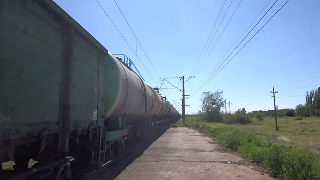 2ТЭ25КМ-0317 с грузовым поездом смотреть онлайн