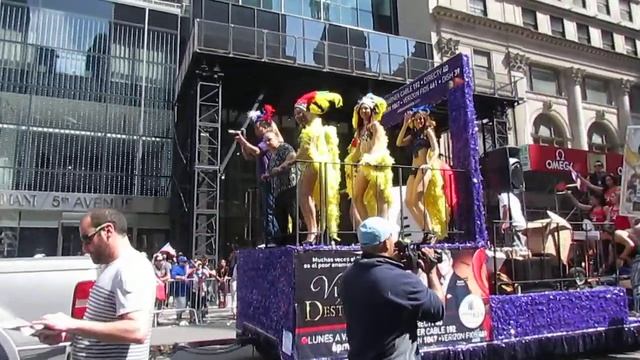 Puerto Rican Day Parade in New York - Azteca New York - Clip 44 - Sunday June 09, 2013 смотреть онлайн