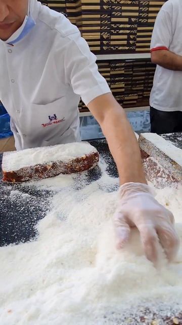 ADANA'DA CEZERİYELER BÖYLE KESİLİYOR TURKISH SPECIAL SWEET MADE OF CARROTS IN MERSIN #shorts смотреть онлайн