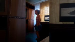 Девочку рвёт.