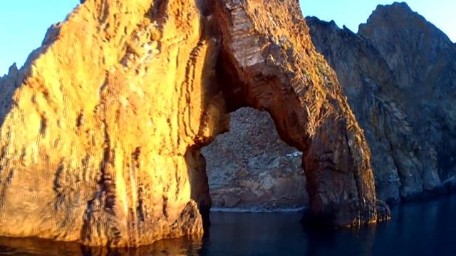 ЗОЛОТАЯ СЕРЕДИНА... Красивая романтическая песня с размышлениями на актуальные темы смотреть онлайн