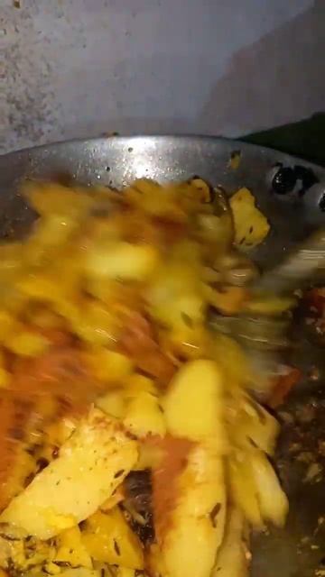 Garma Garam Ghar Ke Bane aloo bhujia#shorts #youtubeshorts смотреть онлайн