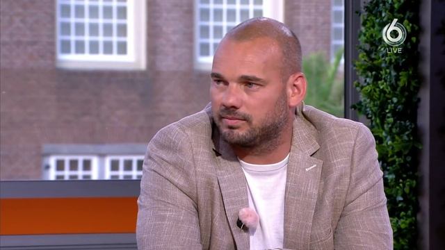 Wesley Sneijder kan wel lachen om Hummer-fragment | DE ORANJEZOMER смотреть онлайн