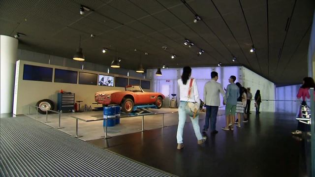Elvis' BMW 507 at the BMW Museum смотреть онлайн