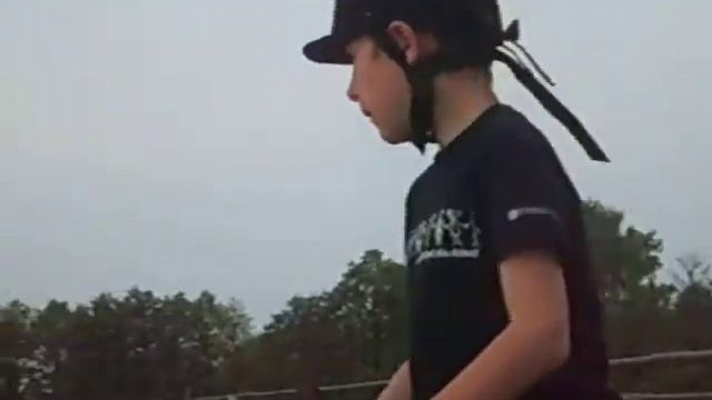 Jasio uczy sie jazdy konno Krasne 2008_08 046.avi смотреть онлайн