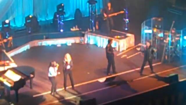 Olivia Newton-John - Summer Nights/We Go Together - 10.4.12 смотреть онлайн