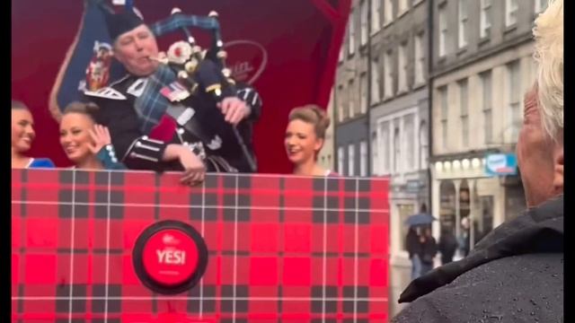 Richard Branson in Edinburgh to open Virgin hotel смотреть онлайн