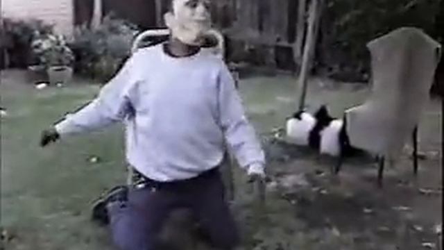 Homer Sexual gets capped by Crusty, and then smashed by Monkey Hernandez. смотреть онлайн