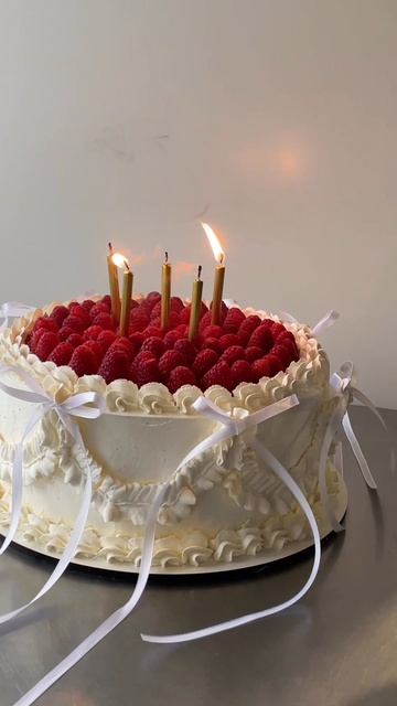 Торт «Ламбет» с малиной на свадьбу, день рождения, юбилей, праздник