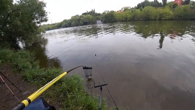 С ФИДЕРОМ НА РЕКЕ В ЖАРУ! смотреть онлайн