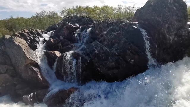 водопад Титовка в июне смотреть онлайн