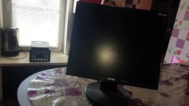 Проверка на прочность монитора ASUS