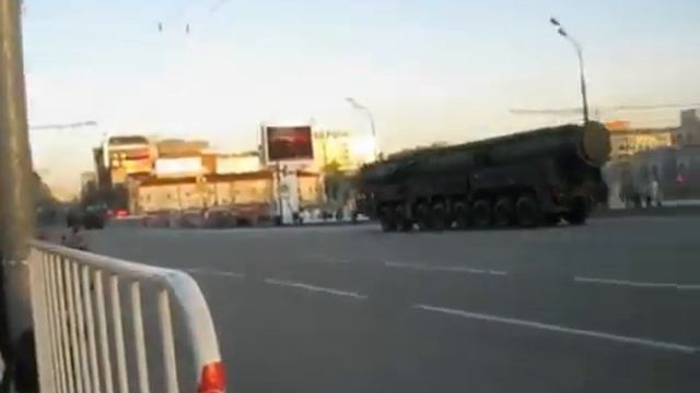 Тополь-М едет на репетицию парада смотреть онлайн