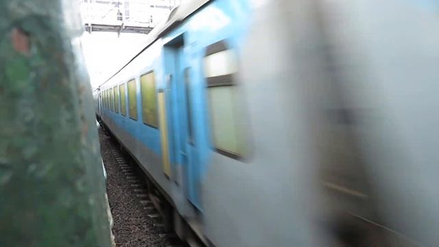 12041 Up Howrah-New Jalpaiguri Shatabdi Express Overtake Chandanpur Bound EmU смотреть онлайн
