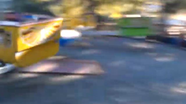 Scrambler Spinner Ride at Train Town Sonoma смотреть онлайн