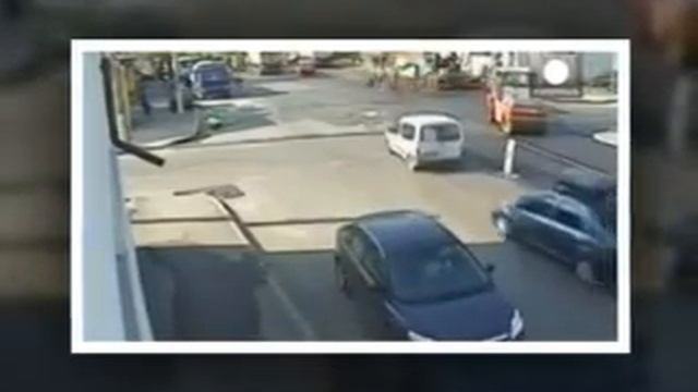 кОРОВА НАПАЛА НА ГАИШНИКА! ПРИКОЛ!!!! смотреть онлайн