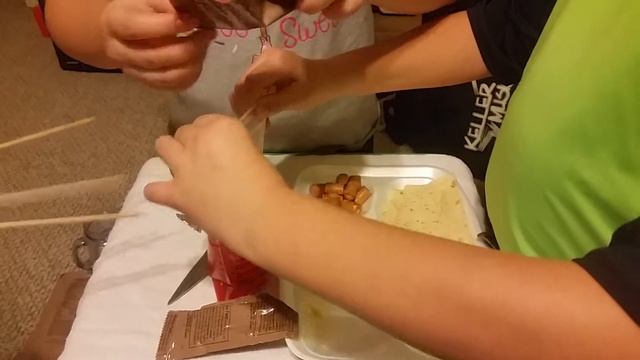 Trying menu 15 southwestern style beef and black beans with sauce MRE смотреть онлайн