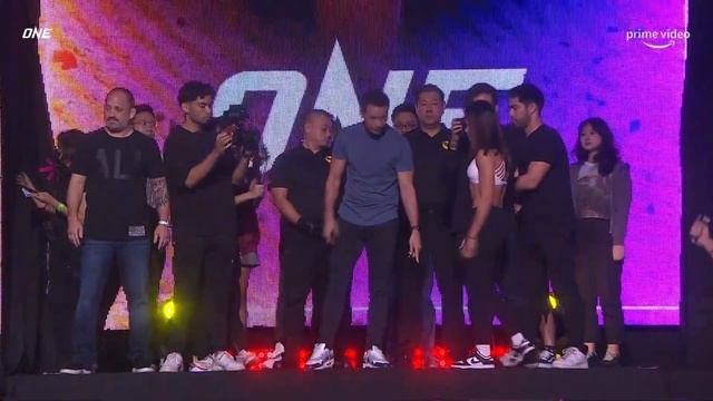 Lin Heqin vs. Denice Zamboanga - Weigh-in Face-Off - (ONE on Prime Video 5) - /r/WMMA смотреть онлайн
