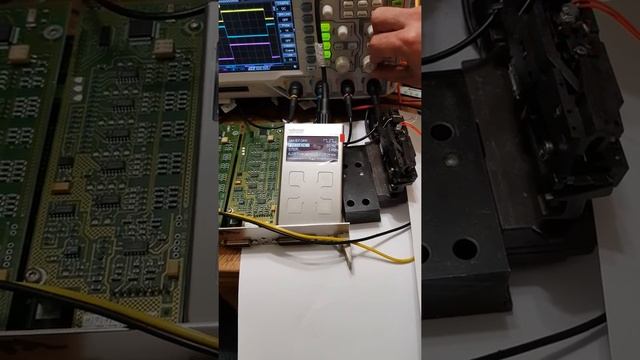 Heidenhain LS-107 playing with red led diode смотреть онлайн