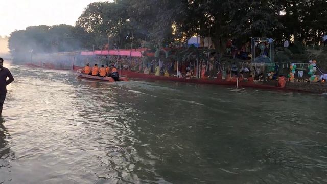 Chhath Puja celebrations on the bank of Kulik River, Raiganj смотреть онлайн