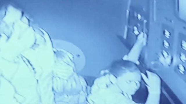 Trapped with Small Humans! смотреть онлайн