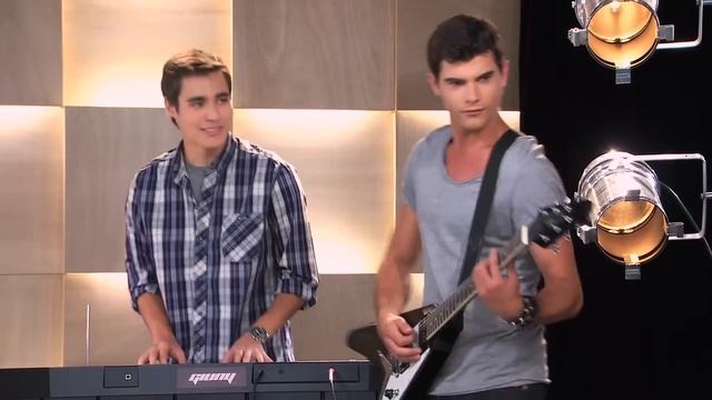 Los chicos cantan ¨Dame Tu Amor" | Momento Musical | Violetta смотреть онлайн